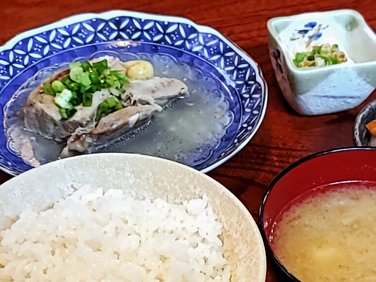 豚角煮(塩)定食(700円)