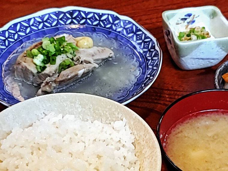 豚角煮（塩）定食（700円）