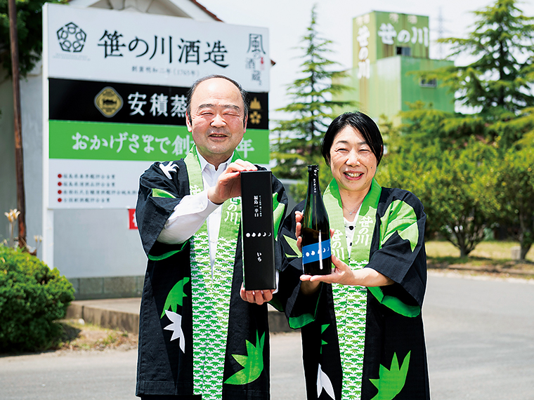 社長の山口哲蔵さんと常務の山口敏子さん。「酵母や醪（もろみ）の状態を見極めるのが難しかった」と敏子さん