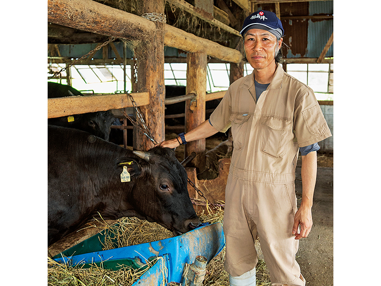 ［生産者］林邊啓生（はやしべひろお）さん。父の代から牛の飼育をはじめ、2代目を受け継ぐ。現在は、母牛・子牛も合わせて50頭ほどを家族ぐるみで育てている