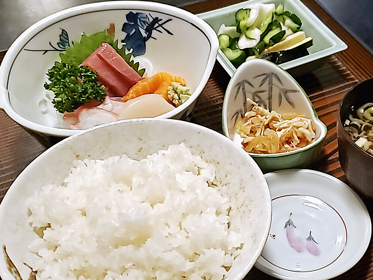 刺身定食(1,500円)※日によって内容が異なる