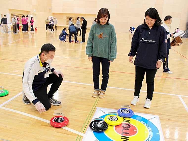 コントロールや力加減が勝負の鍵を握る「カローリング」