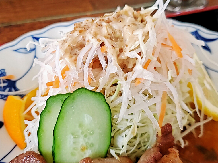 たっぷり野菜もうれしいポイント。焼き肉のタレの吸着アイテムとしても活躍します