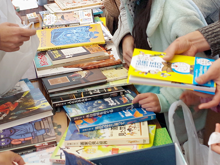 様々な遊びから本に親しめる