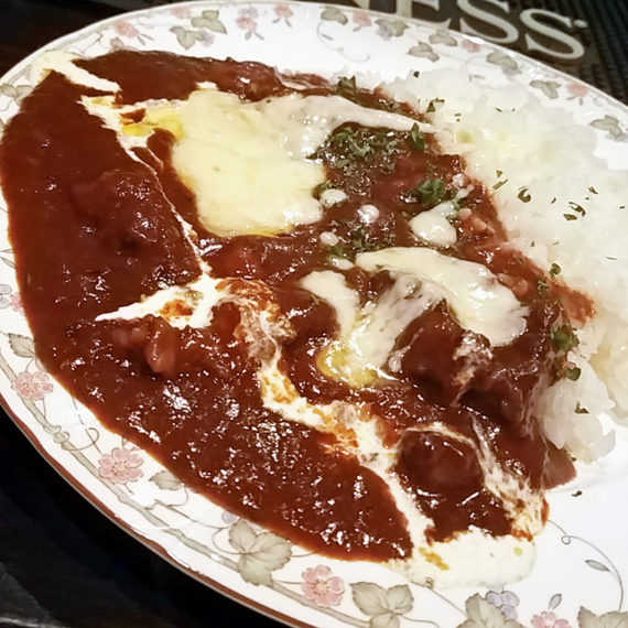 「カレーライス」（900円）も欧風で本格的