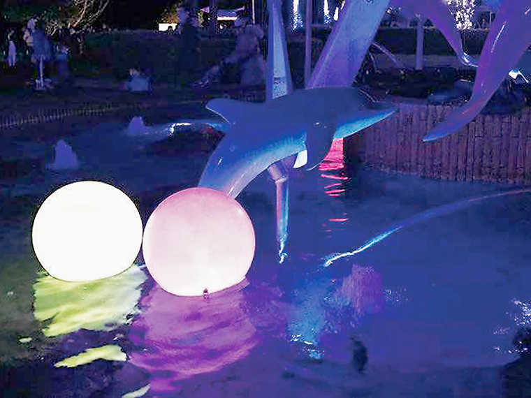 写真はイメージ。温水プールで寒くない!