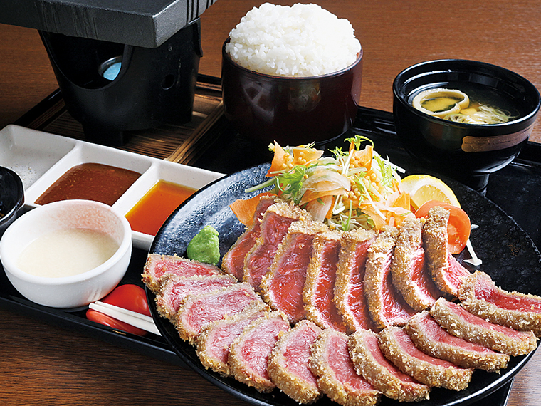 「牛かつ定食(特大300g)」(2,838円)
