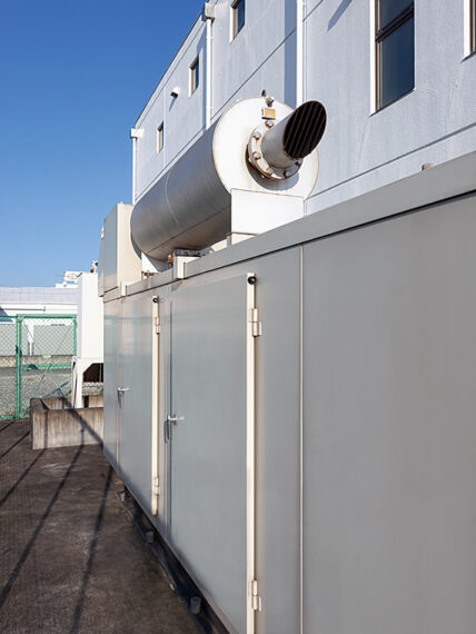 自家発電機も完備し、大切なデータを万全の体制で管理しているので、震災時もサービスを止めることなく運用ができたという