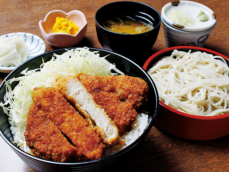 「上ソースかつ丼セット」(1,500円)※そばはうどんにも変更可
