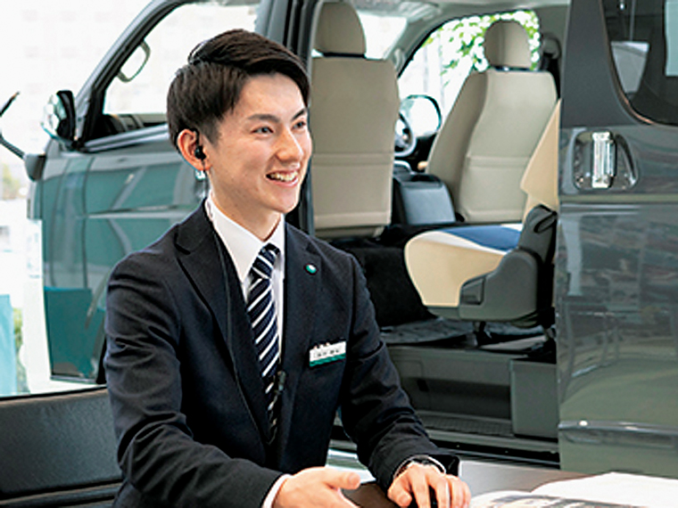 「福島トヨペット」営業の鈴木さん。日々、営業のスキルを磨いている