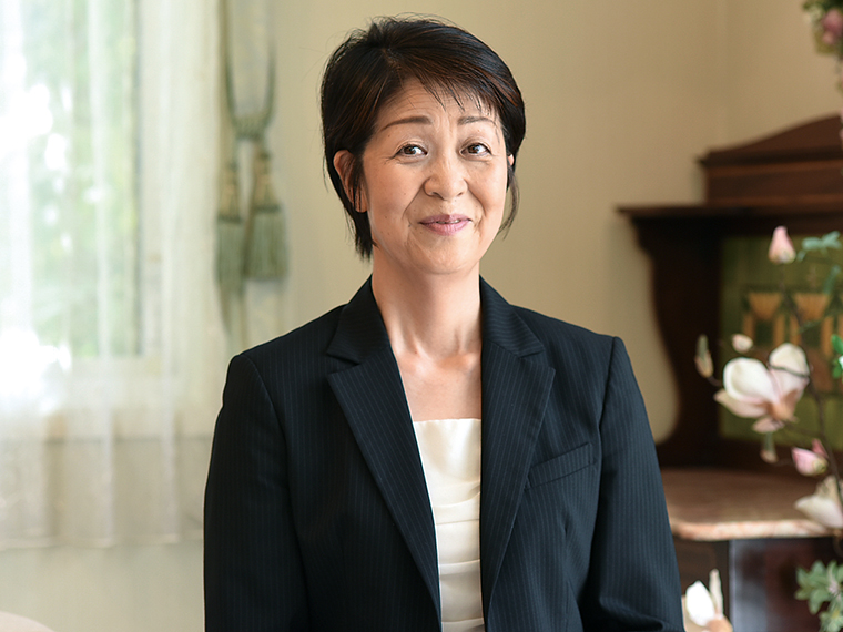 代表 亀岡さとみ
