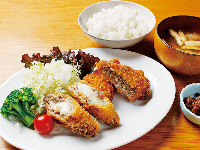 「酒塩ペッパー&チーズメンチカツ定食」(750円)
