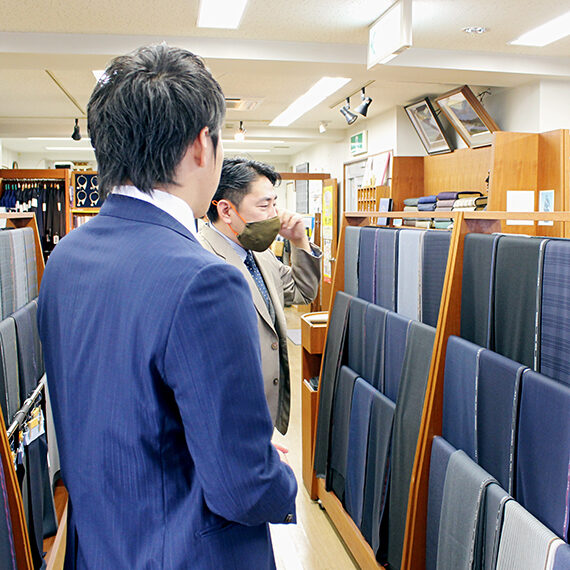 生地選びから始まります