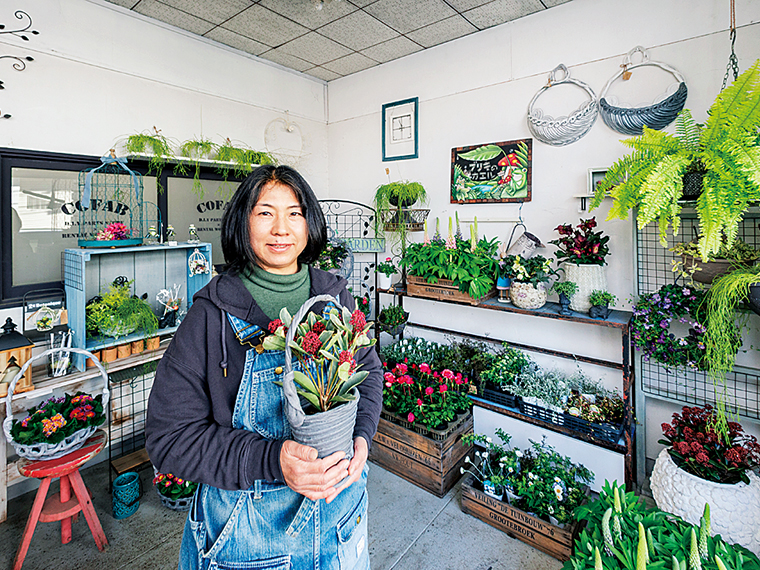 寄せ植え教室は、体験コースで2時間ほど（費用は3,000円）。苗や資材、器もすべて込みとお得感がある