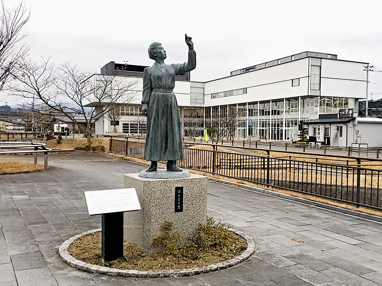 さらに進むと、日本女子大時代の若き高村智恵子さんも「杉乃家さんはこっちよ」と教えてくれます