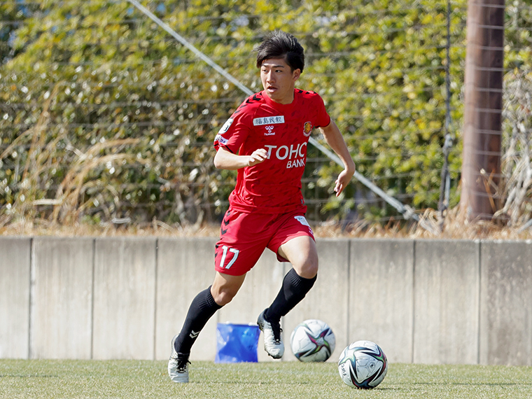 2021年3月14日、開幕戦で途中交代。Jリーグデビューを果たしました!(写真提供/福島ユナイテッドFC)