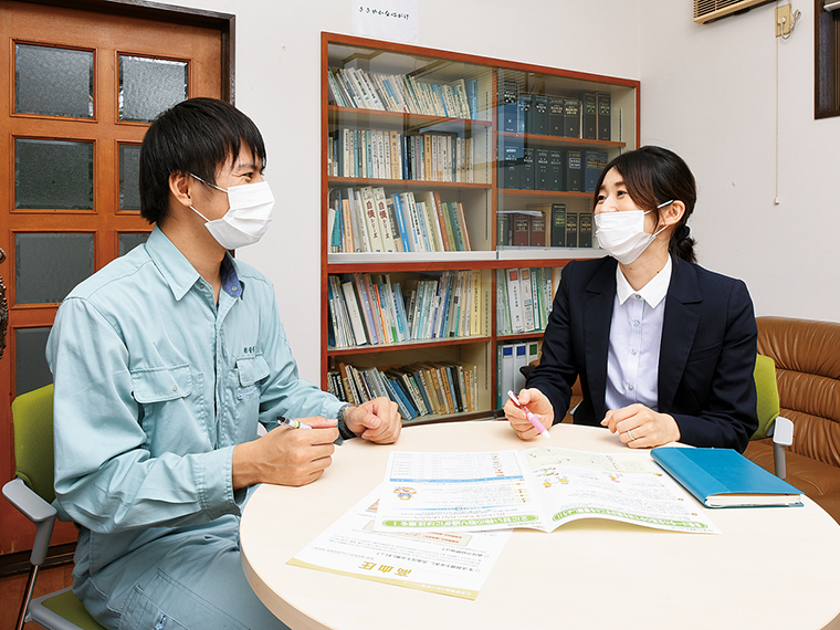 普段の声かけを大事にしている山本さん。「健康について気軽に相談でき、専門的な助言をもらえて心強い」と社員からも好評