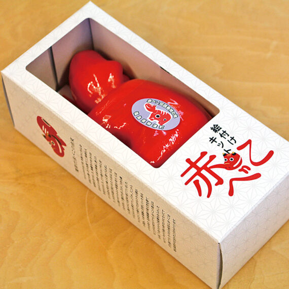 「ふくしまベストデザインコンペティション2020-21」でグランプリを受賞した「赤べこ絵付けキット」（1,500円）を購入