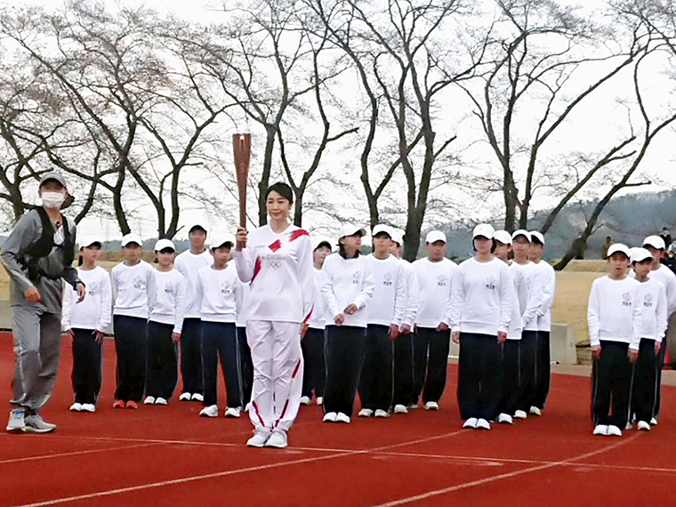 福島市内の小学生がサポートランナーです