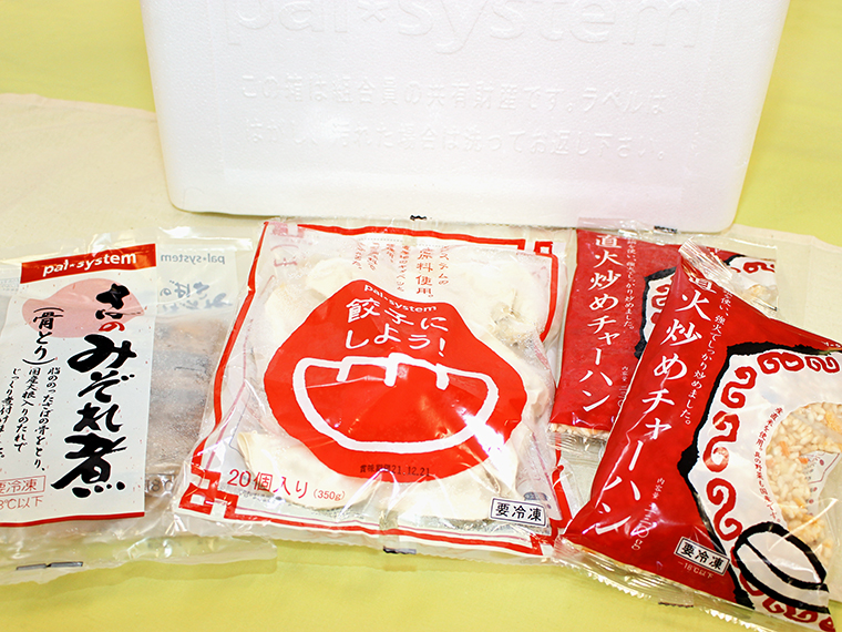 「はじめて割引セット(冷凍食品)」(1,058円)。餃子とチャーハンがあれば、もう夕飯はバッチリ!「さばのみぞれ煮」のサバは、なんと骨が取ってあります。骨があると嫌がって食べない子どもにもおすすめ!