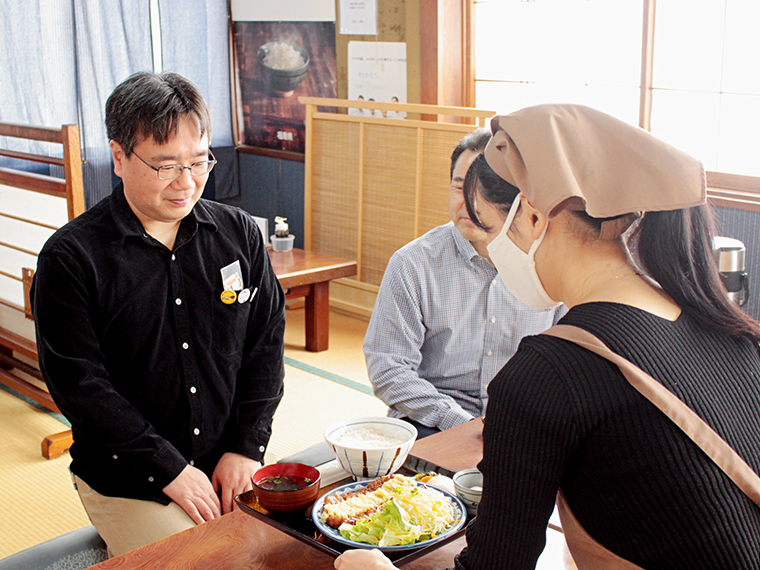 ご厚意で「生姜焼き定食」を振る舞っていただきました