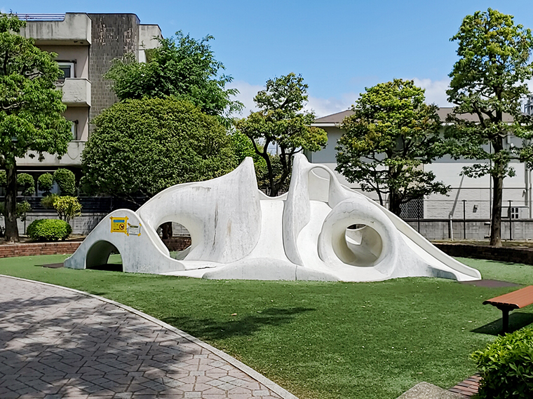 昭和48年完成の新浜公園。福島市民なら思い出深いタコ型すべり台