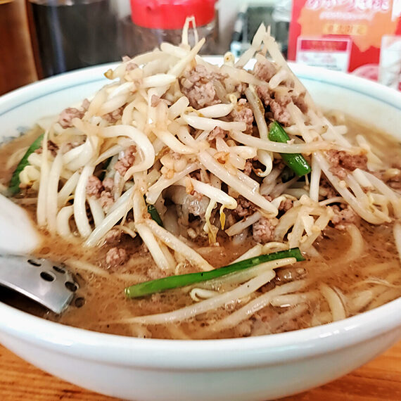 個人的にはこちらが定番「ひき肉ともやし炒めのみそら～めん」（900円）