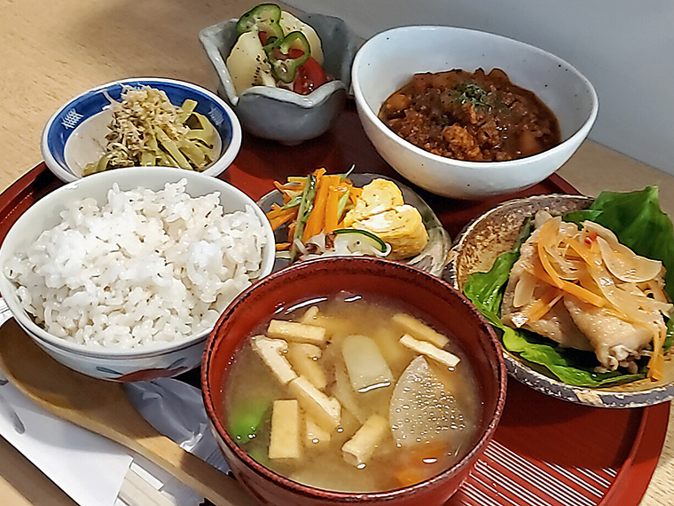 鮮やかでおいしそうで、身体にに良さそうで豪華!「おさい畑セット」(1,500円)