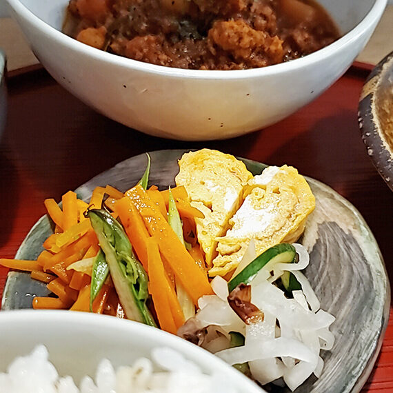 ハート形に盛り付けられた玉子焼きも美しい ※セットの内容は、日によって異なる場合があります