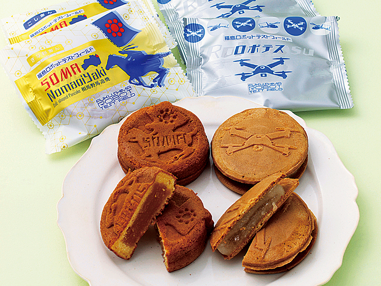 「相馬野馬追焼」(左・140円)、クッキー生地の「ロボテス」(140円)。四ツ葉店の他、小高本店、桜井町店でも購入可能