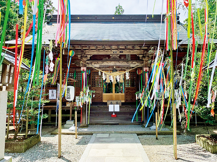8月6日（金）から15日（日）までは笹竹も飾られる。短冊に願いを込め、笹に結ぼう