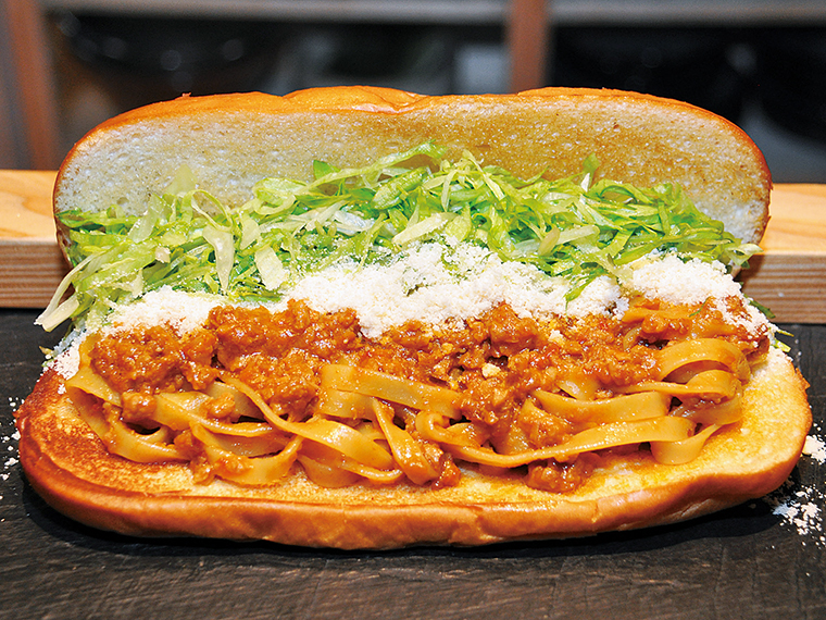 「パンdeサンドボロネーゼ」(550円)※提供は月~金曜日、11:00〜18:00のみ。5,000円以上で配達も応相談