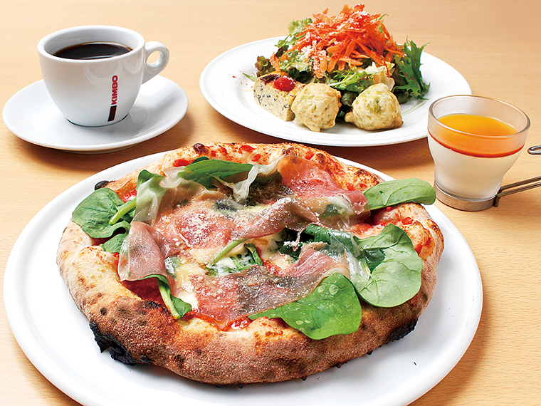 「20食限定ランチセット」(1,500円)。写真のピッツァはパルマ産生ハムをふんだんにのせた「プロシュート エ ルッコラ」