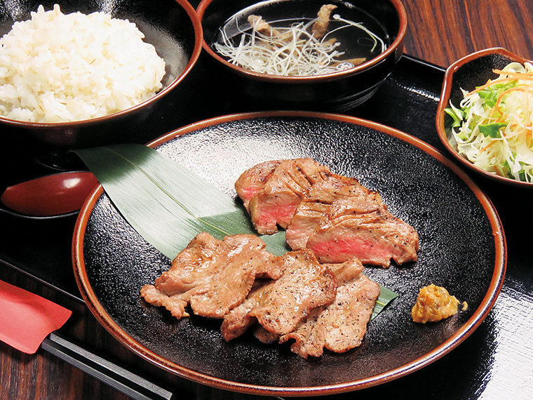 「厚切り&薄切り牛たん定食」(1,848円)※11:45〜14:00のみ提供