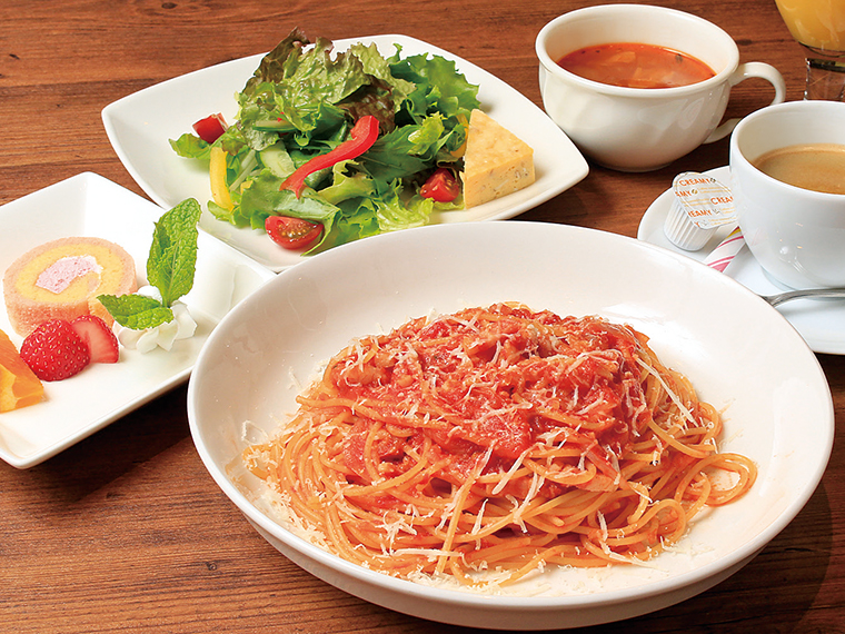 「アマトリチャーナ(パンチェッタのトマトパスタ)」(1,100円)※11:00〜14:00のみ提供