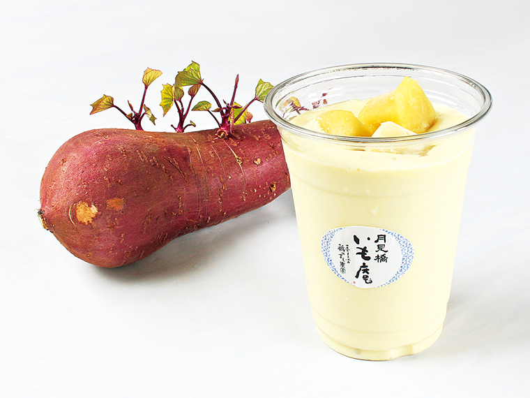 「やきいもシェイク」(Sサイズ300円、Lサイズ500円)。2020年7月のオープン時から人気の一品