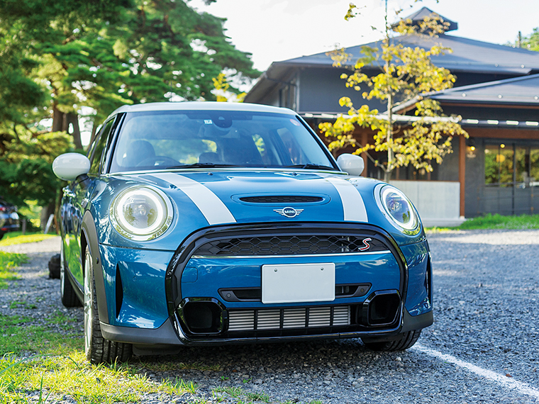 月刊誌「CJ Monmo」2021年9月号に掲載の「New MINI 5 Door SD」も展示予定