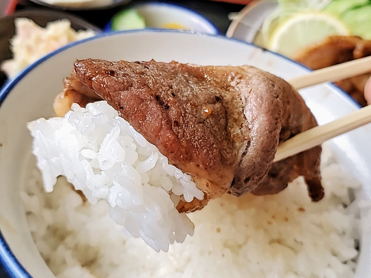 焼き肉は白米ロールが良く似合います