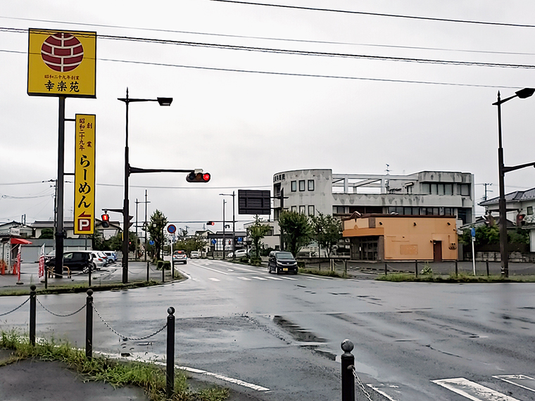 阿武隈急行梁川駅前から北へ伸びるメインストリート