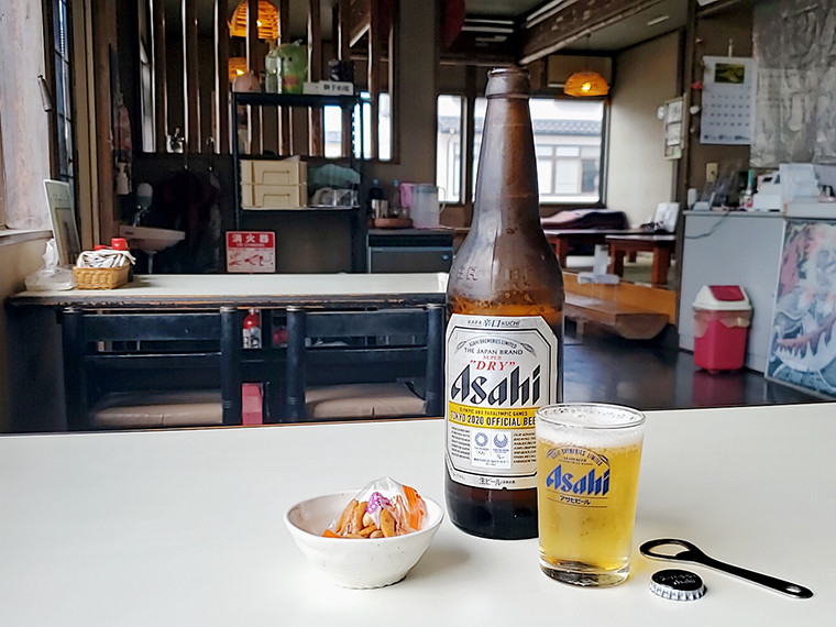 本宮駅から歩いて来れば、瓶ビール（660円）を添えることも可能