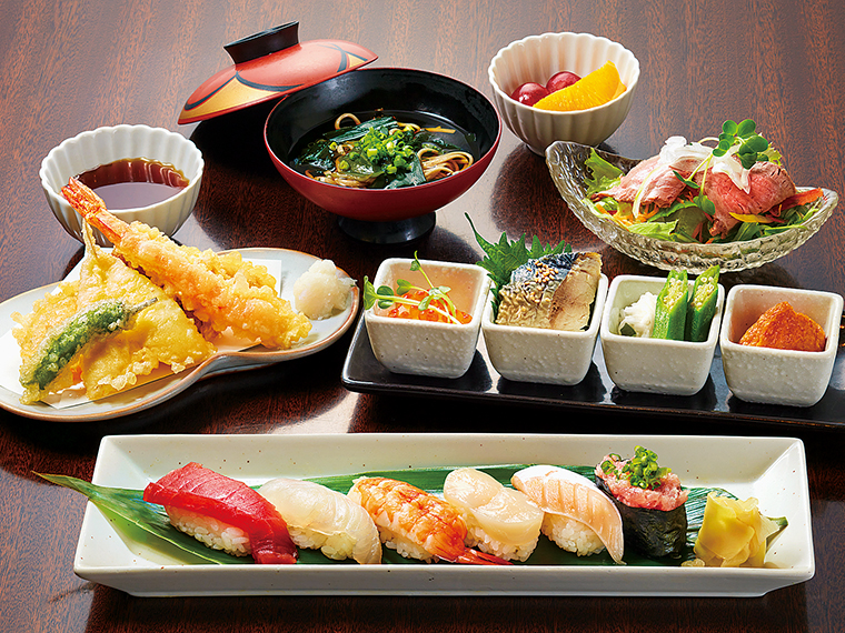 「天ぷらと寿司御前」（1,870円）。5種の天ぷらと寿司6貫、そばかうどん、水菓子も付く