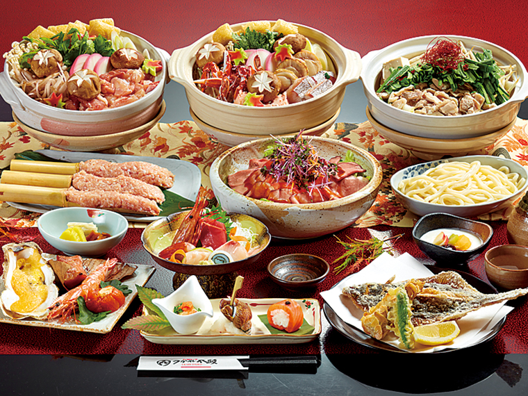 9品の料理が楽しめる5,000円コースの例。メインの鍋は、軍鶏鍋、海鮮ちゃんこ鍋、モツ鍋から選べる