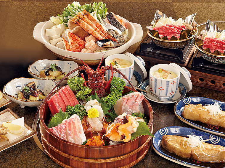 宴会コースのイメージ。刺身や鍋で魚介の旨みを味わおう。各種日本酒も取り揃えている