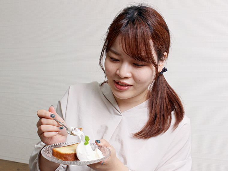 ブランデーケーキとソルベをいっぺんにスプーンのせ!