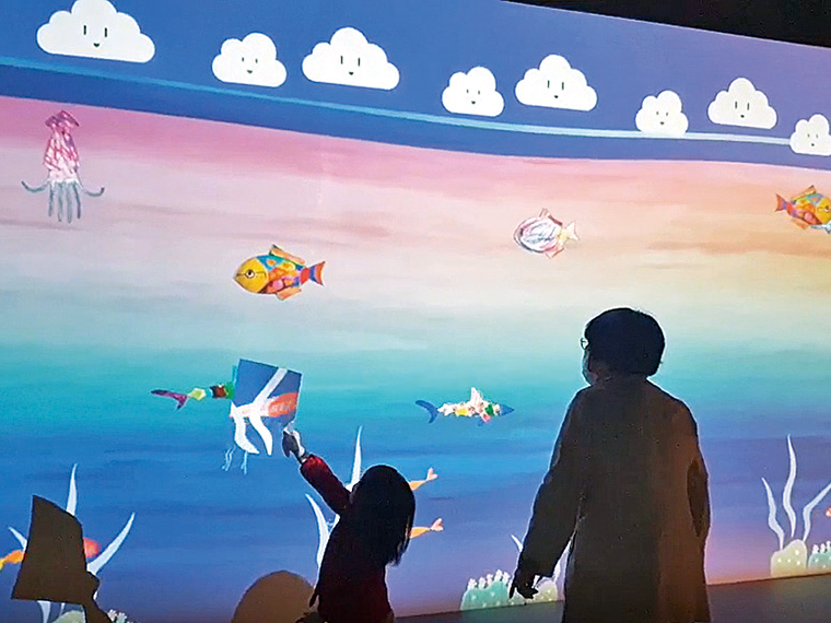 オリジナルの魚がスクリーンで動き出す!