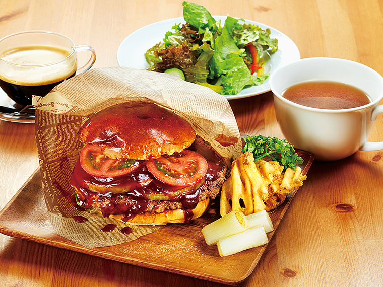 サラダなどが付きお得な「クラシックハンバーガー」のランチセット(1,500円)