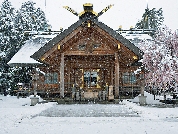 福島県内でも、随一の参拝者数を誇る神社。2024年元旦には新年を祝う歳旦祭も行われる