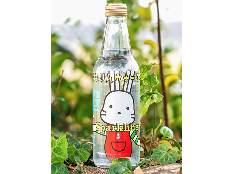 「ももりんウォーターSparkling」（1本330ml・希望小売価格300円）