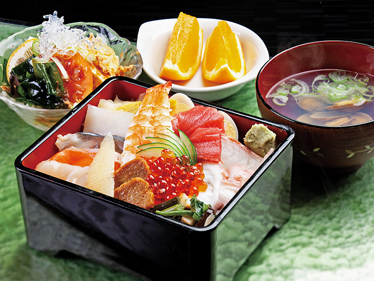 『すし観』の「ちらし寿司 竹」(通常1,760円)
