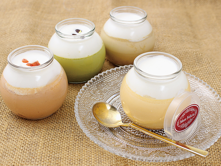 「モアのしあわせプリン」(324円)。冬の時期は、果肉入りの「いちごのプリン」(378円)や「カフェオレプリン」(378円)、「抹茶のプリン」(432円)が登場